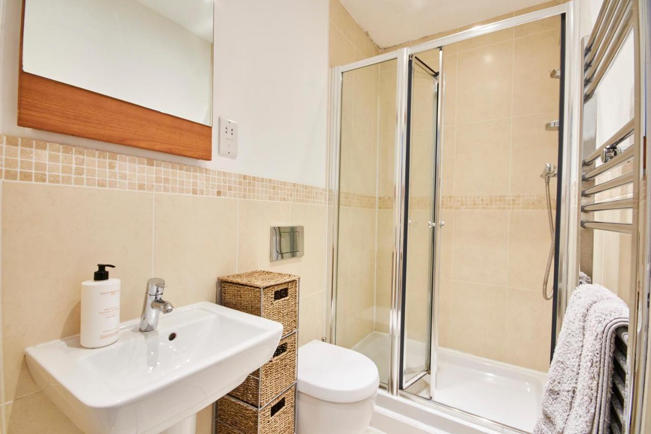 Boutique Bath Apartment Free Parking ภายนอก รูปภาพ