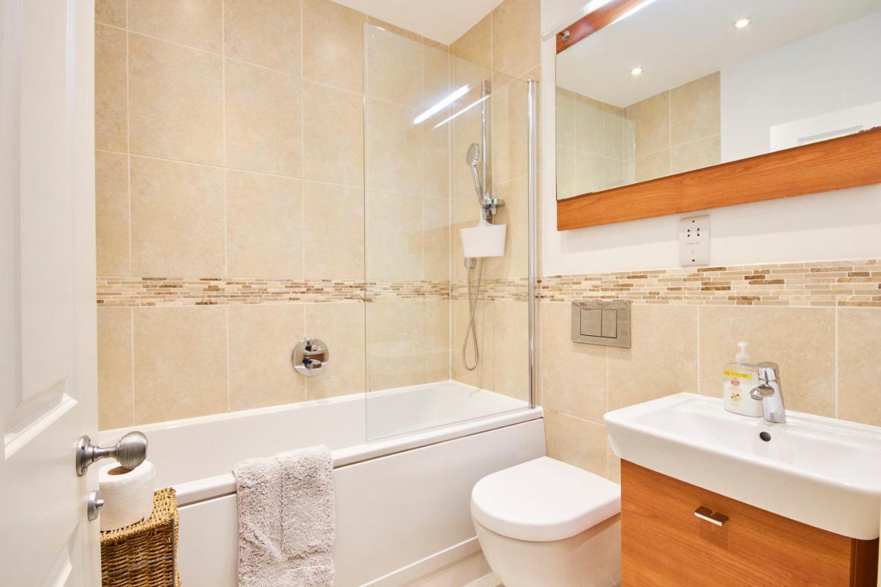 Boutique Bath Apartment Free Parking ภายนอก รูปภาพ